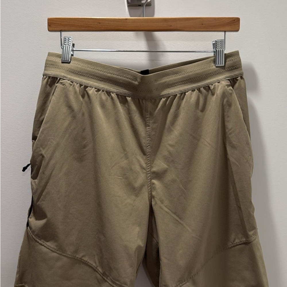 Nike Men's Beige Athletic Shorts
